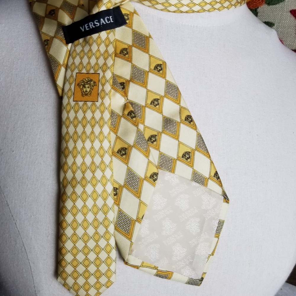 VERSACE tie silk medusa heads yellow - Picture 7 of 8
